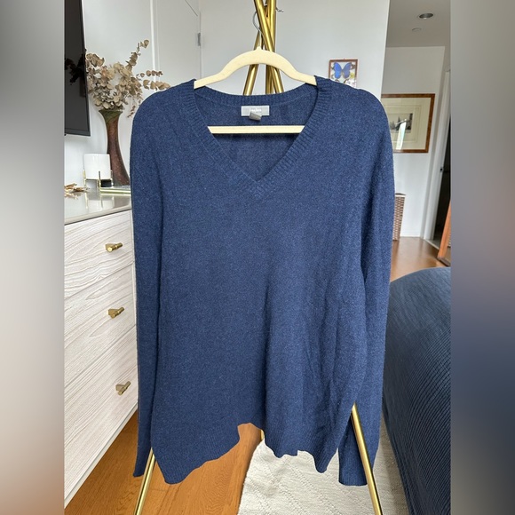 Neiman Marcus Other - Neiman Marcus Men’s Blue Cashmere V-Neck Pullover Sweater